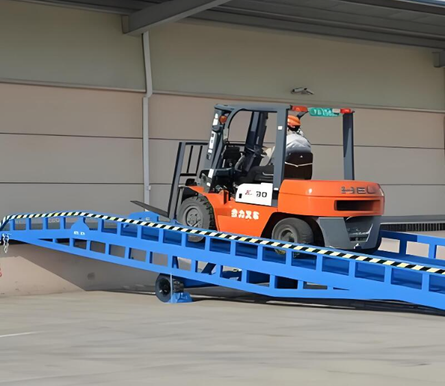 偃师移动式卸货平台（叉车用）
